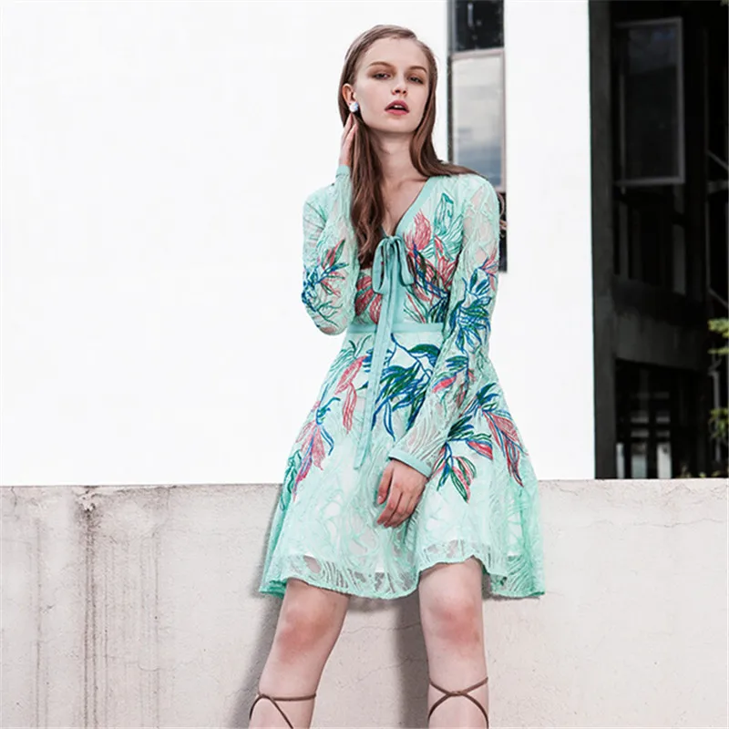 Женское мини-платье с открытой спиной V-образным вырезом и бантом | Женская одежда