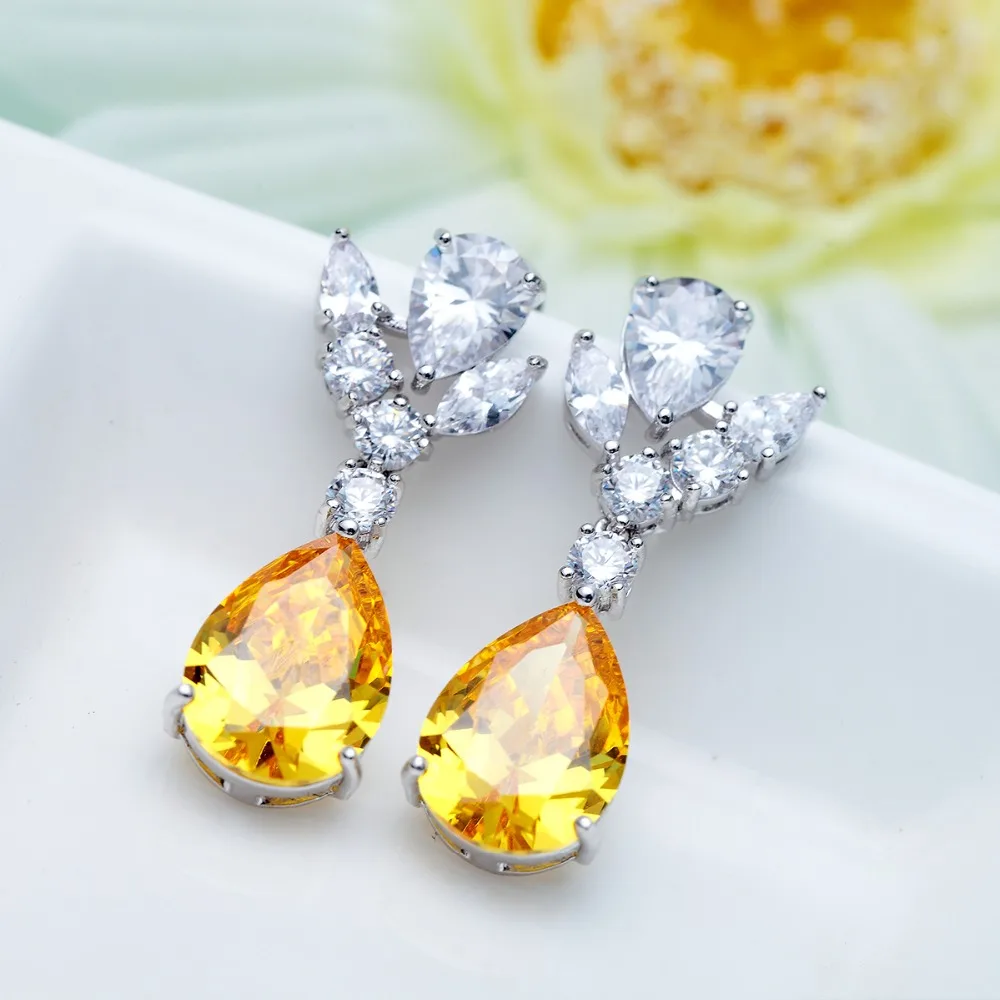 серьги оригинальные желтый камень. повеска с желтыми топазами. серьги из золочёного серебра. серебряные серьги с желтым камнем. серьги с желтым камнем.