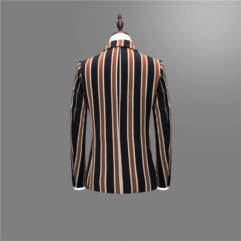 Мужской костюм из 3 предметов двубортный с вертикальными цветными полосками