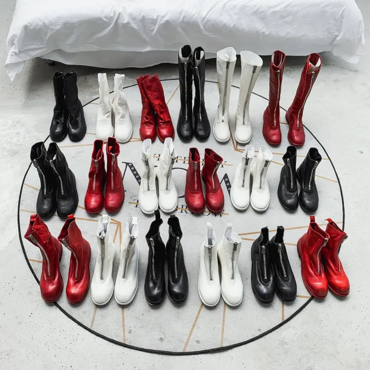 Увеличивают ботинки мартинсы весенние и осенние однотонные красивые на грубом