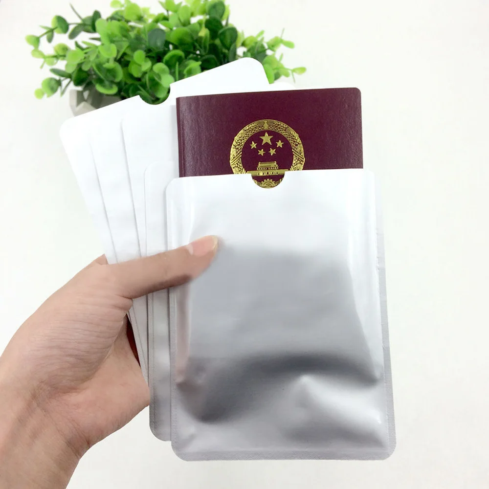 Защитный чехол для паспорта и удостоверения личности пластиковый серебристый 5