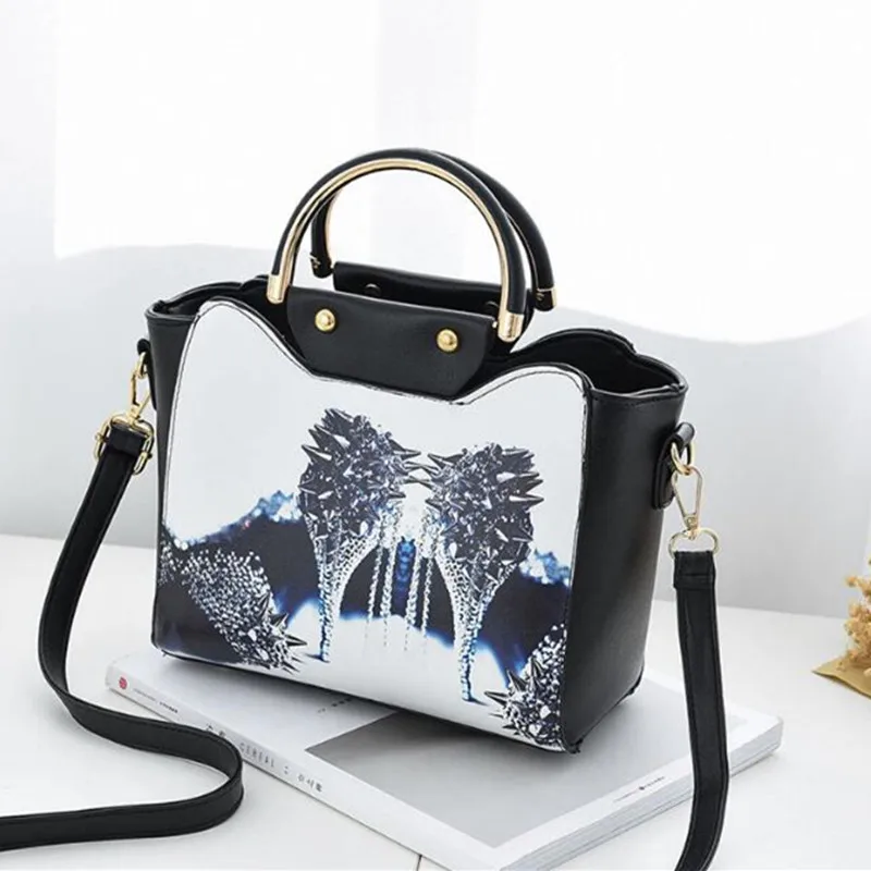 Женская кожаная сумка женская мессенджер на плечо маленькая с рисунком