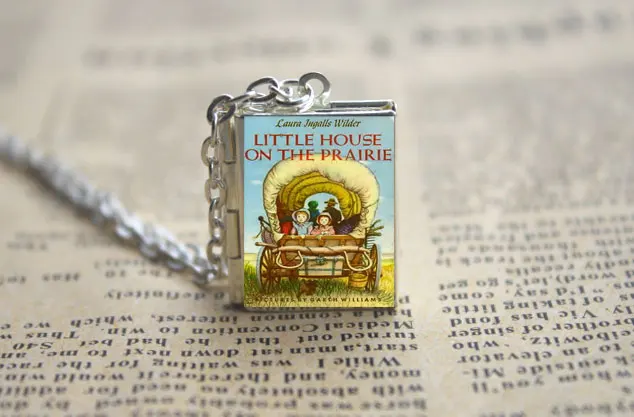 Маленький домик на прерии Обложка для книги медальон ожерелье брелок серебро и