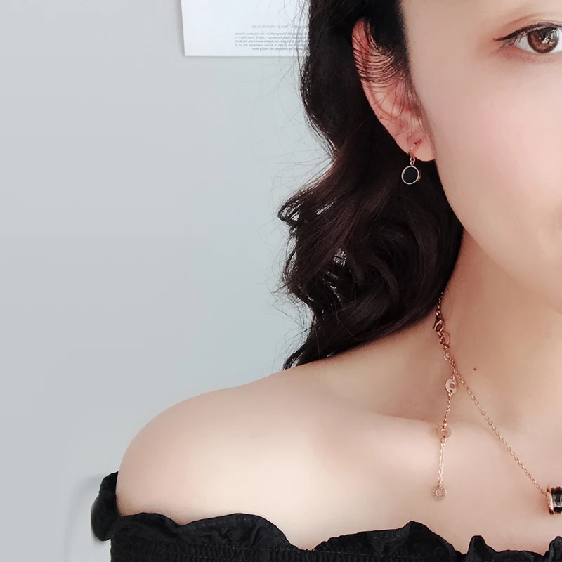 Юн РУО Новое поступление модные черные круглые серьги Chic розовое золото Цвет Женские Подарочные Титан Сталь Fine Jewelry никогда не fade