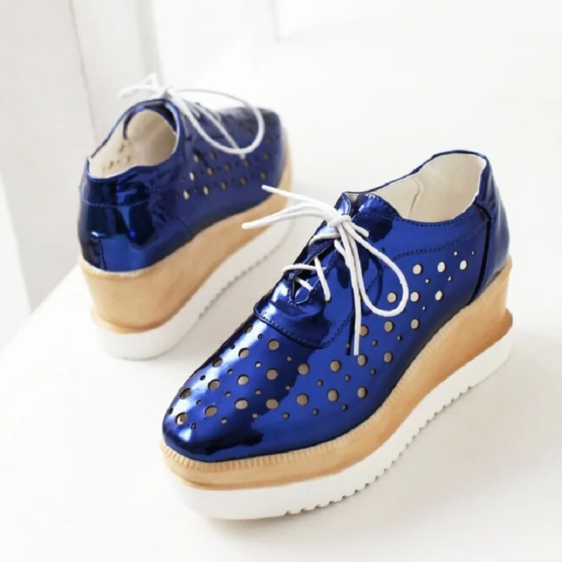 Красивые модные женские туфли на высокой платформе в консервативном стиле Туфли