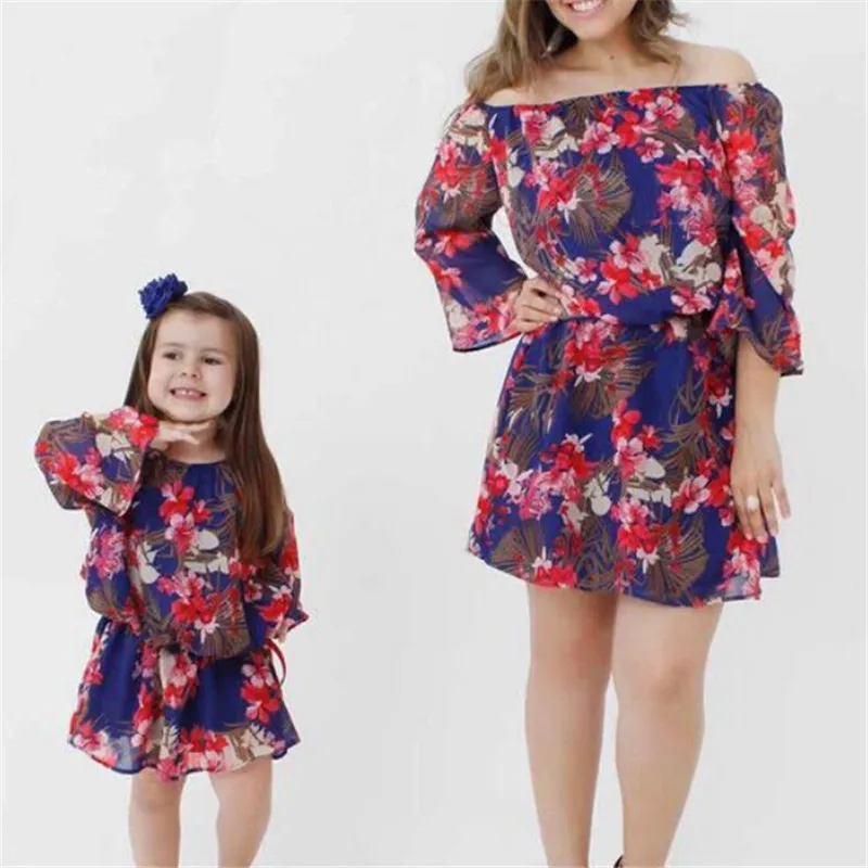 Платья с открытыми плечами для родителей и ребенка осеннее одинаковое платье