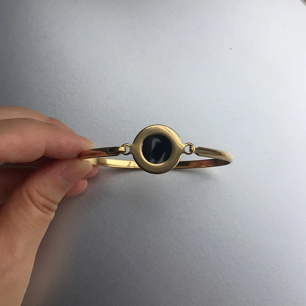 black enamel Из нержавеющей стали ЛЮБОВЬ Бесконечность Крест четыре амулет Клевер женщина браслет на запястье мужчины золотой тон новая мода на продажу оптом - Окраска металла: black enamel