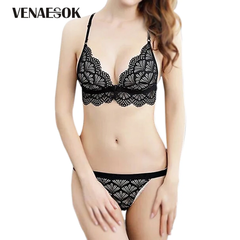 Комплект женского нижнего белья из бюстгальтера с вышивкой спереди и