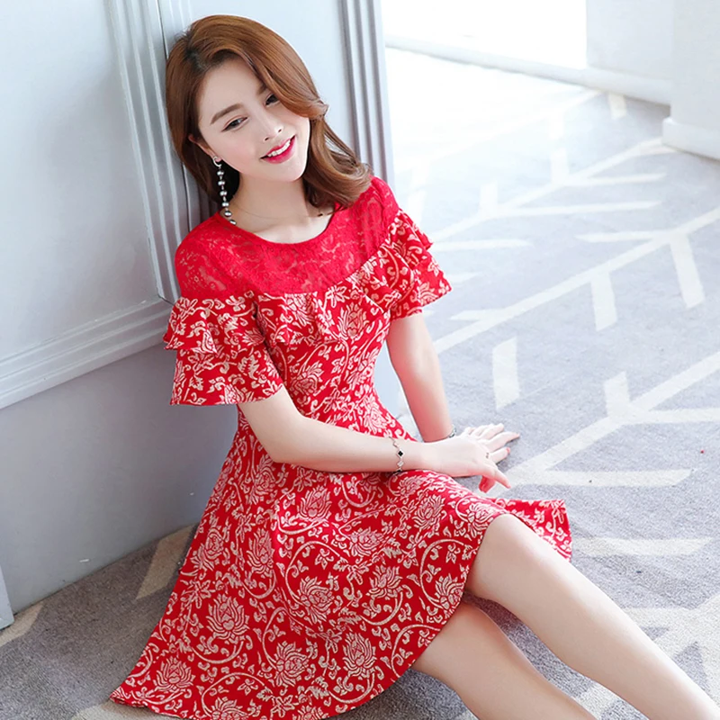 Женское кружевное платье в стиле пэчворк облегающее красное с расклешенным