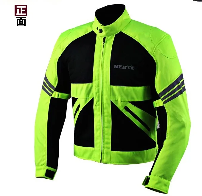 Высокое качество мотоцикла / мужчины гоночной куртке на открытом воздухе