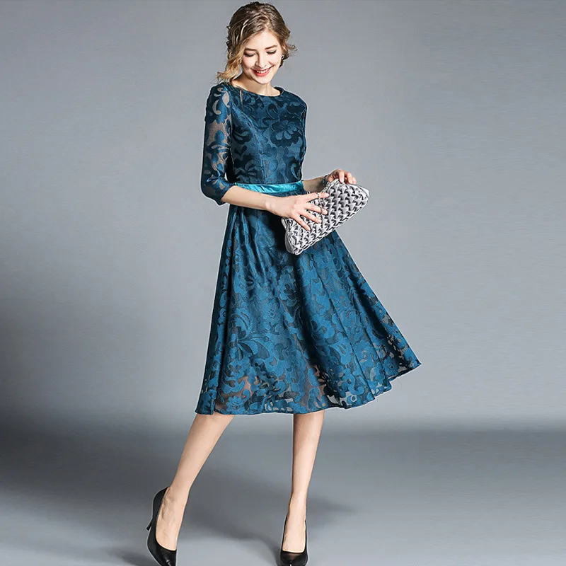 Весеннее женское очаровательное кружевное длинное платье с прозрачными