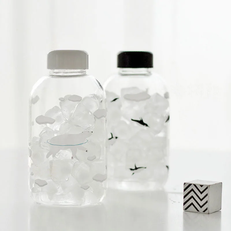 Свежая стеклянная бутылка для воды ручной работы с белым медведем или пингвином