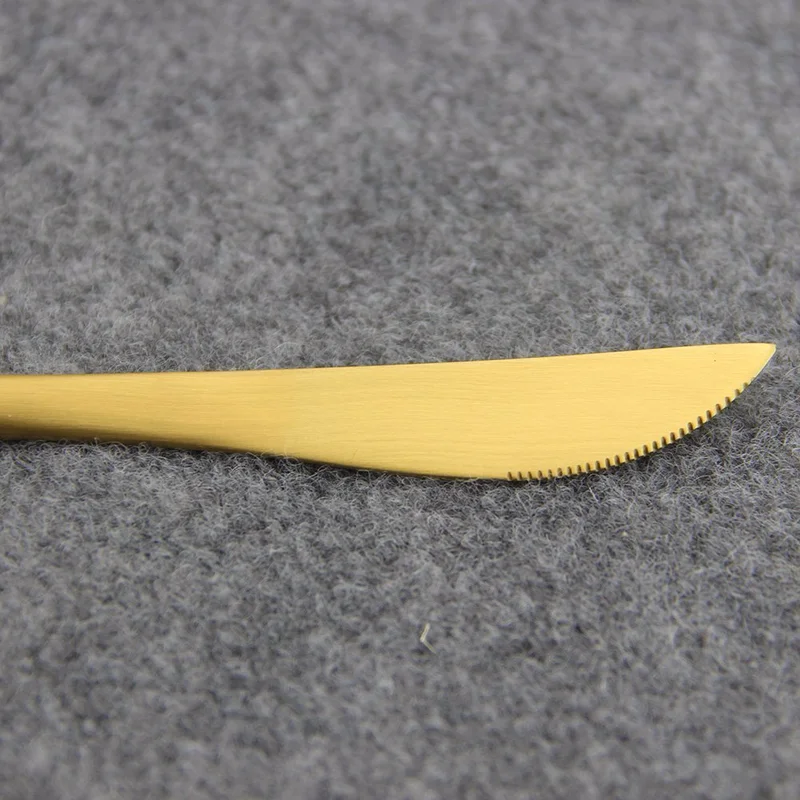 Роскошные наборы столовых приборов из 4 предметов с матовой черной ручкой и