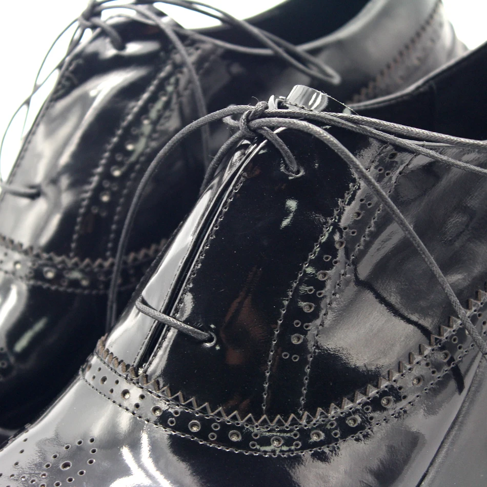 2017 г. Белые/черные резные геометрические оксфорды из натуральной кожи на толстой