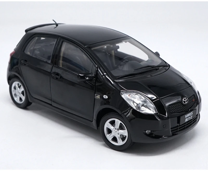 1:18 TOYOTA YARIS литая модель автомобиля игрушки для детей подарок на день рождения Оригинальная Заводская коробка