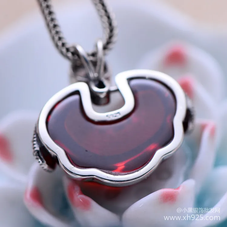

KJJEAXCMY boutique jewelry 925 pure silver jewelry, garnet, Xiangyun lock, female pendant, small version.