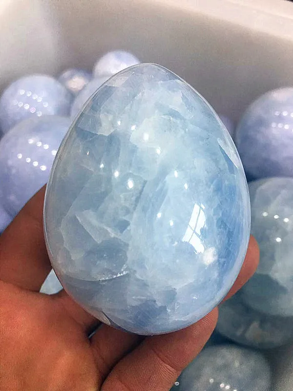 

Natural blue sky blue crystal eggs from Madagascar home decoration