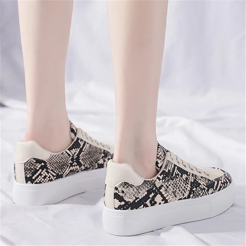 2020 Spring Light Snake Pattern Female Sneakers Summer Lace Up Flat Platform Women Sport Shoes Color Block White For Woman | Обувь
