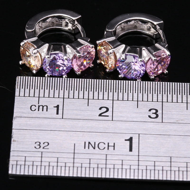 Очаровательные многоцветные серьги с зеленым Перидотом посеребренные зажимом