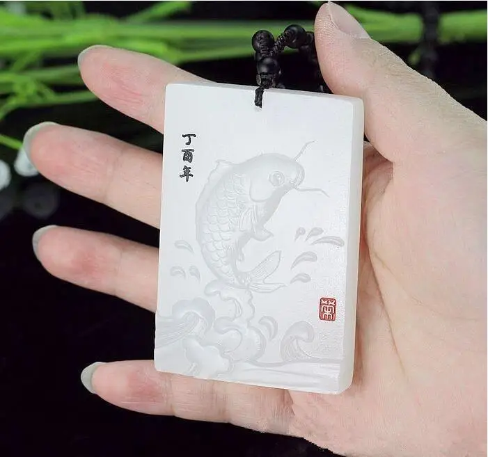 Оптовая продажа настоящая вещь hetian QINGYU год за годом есть рыба счастливый кулон