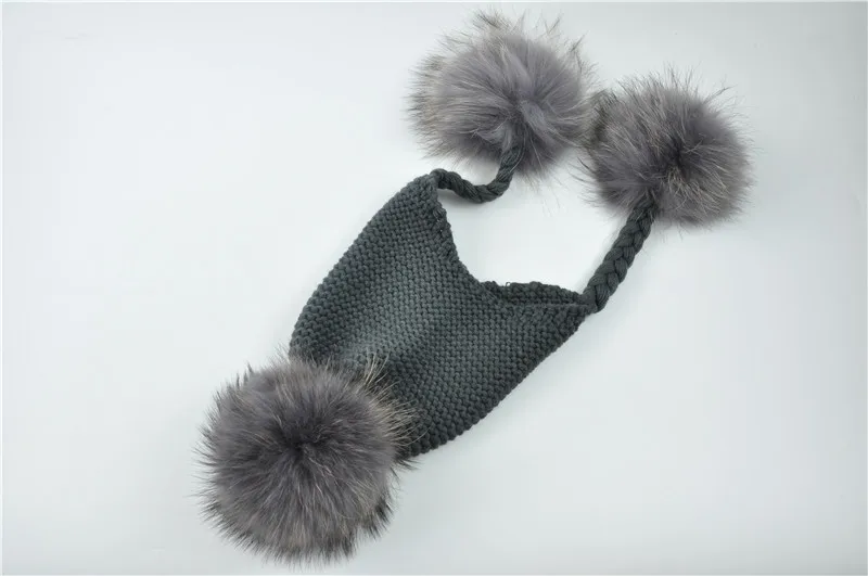 Dark grey match fur Детские зимние шапки из натурального меха для девочек, натуральная меховая шапка с вязаным помпоном, детская шапка из меха енота с помпонами, вязаные детские шапки - Цвет: Dark grey match fur