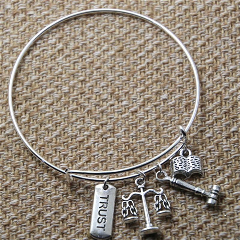 12 шт адвокатский браслет с штампованным доверием книга молоток и весы амулеты|scale