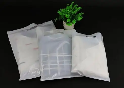 Wholesale Custom printed logo white plastic gift bags with handle packaging bag lot carrier for shopping | Дом и сад