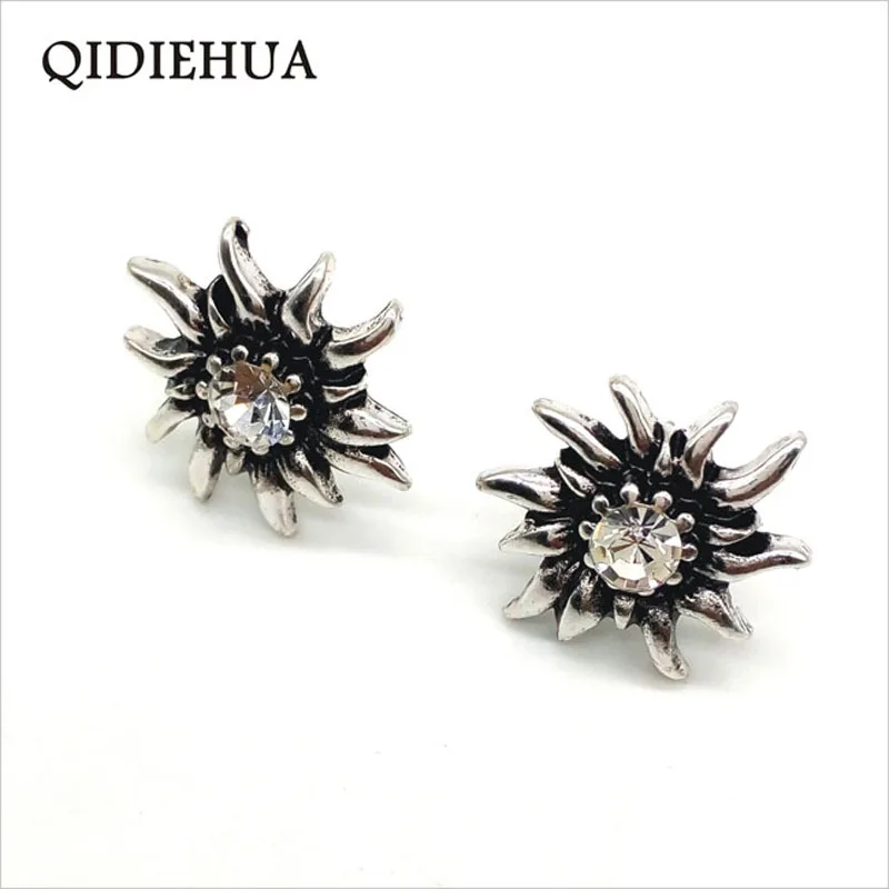Fashion Brincos New Vintage Silver Edelweiss Stud Earrings For Women Rhinestone Earrings Party Jewelry Earrings Wholesale - Окраска металла: white