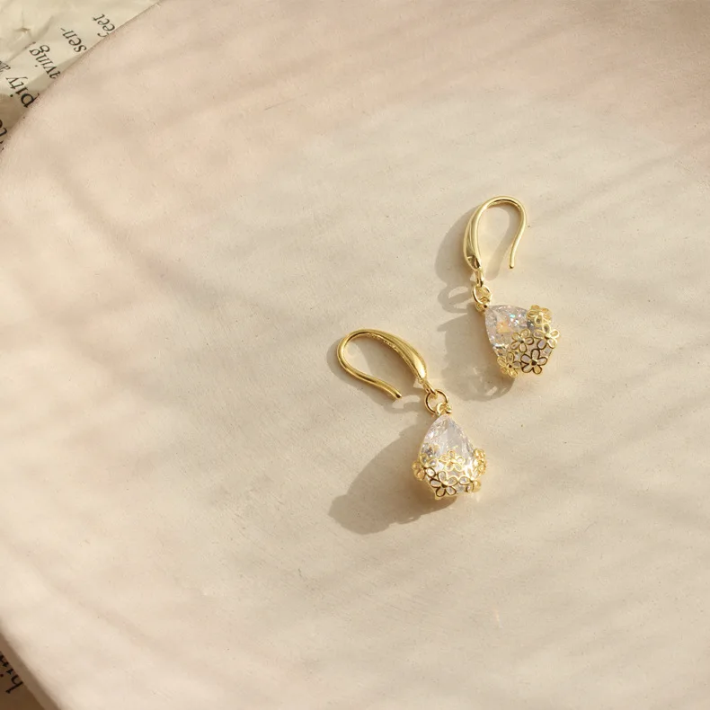 Серьги-клипсы в форме капли из кубического циркония для женщин, винтажные полые клипсы, серьги с цветами без пирсинга, ювелирное изделие