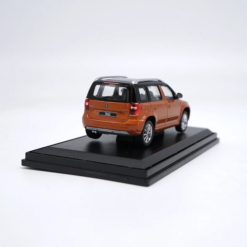 Коллекционная модель автомобиля из сплава в масштабе 1:43 SKODA Yeti City Edition