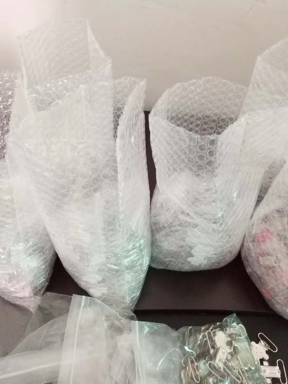 

50pcs per lot red enamel suspender clips score ball suspender clip factory wholesale pacifier clips enamel clip