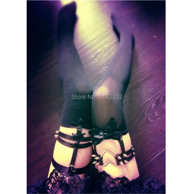 Пикантная черная кожаная двухрядная подвязка с сердцем и заклепками в стиле панк