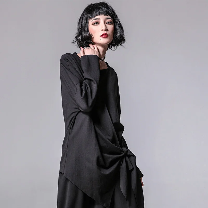 Женская Асимметричная футболка TWOTWINSTYLE Весенняя черная с круглым вырезом и