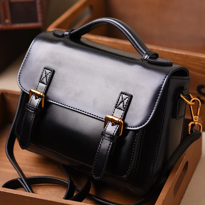 Женская классическая сумка из натуральной гладкой телячьей кожи с верхней