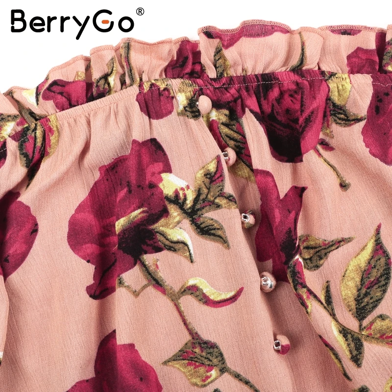 Женское пляжное платье с открытыми плечами BerryGo длинное оборками и открытой
