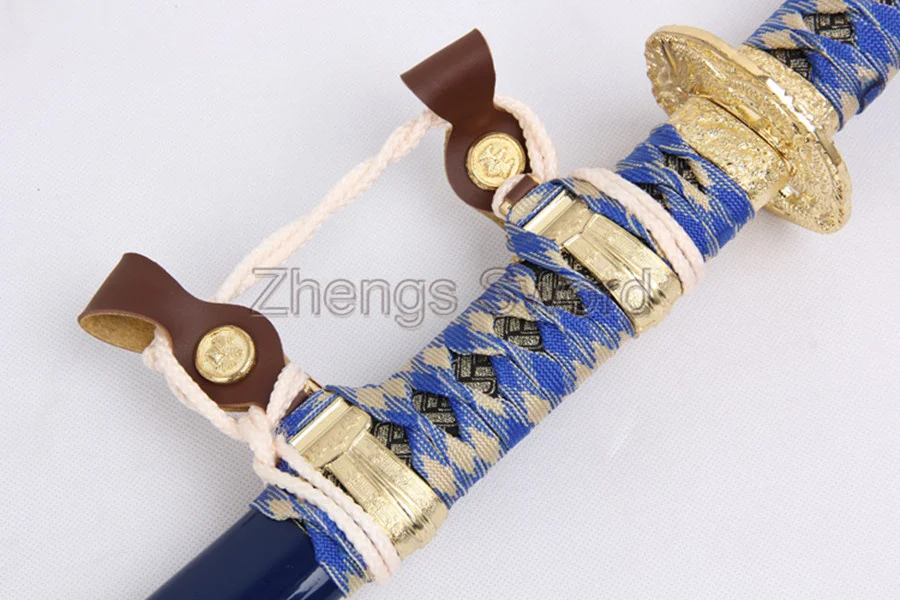 Самурайский меч комплект включает в себя katana Wakizashi Танто вместе с a 3 уровня стойка