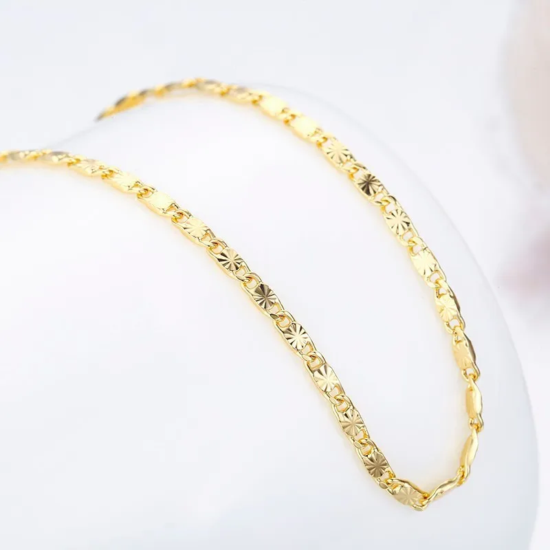 Тонкая цепочка чокер желтого и золотого цвета с вырезами короткое длинное