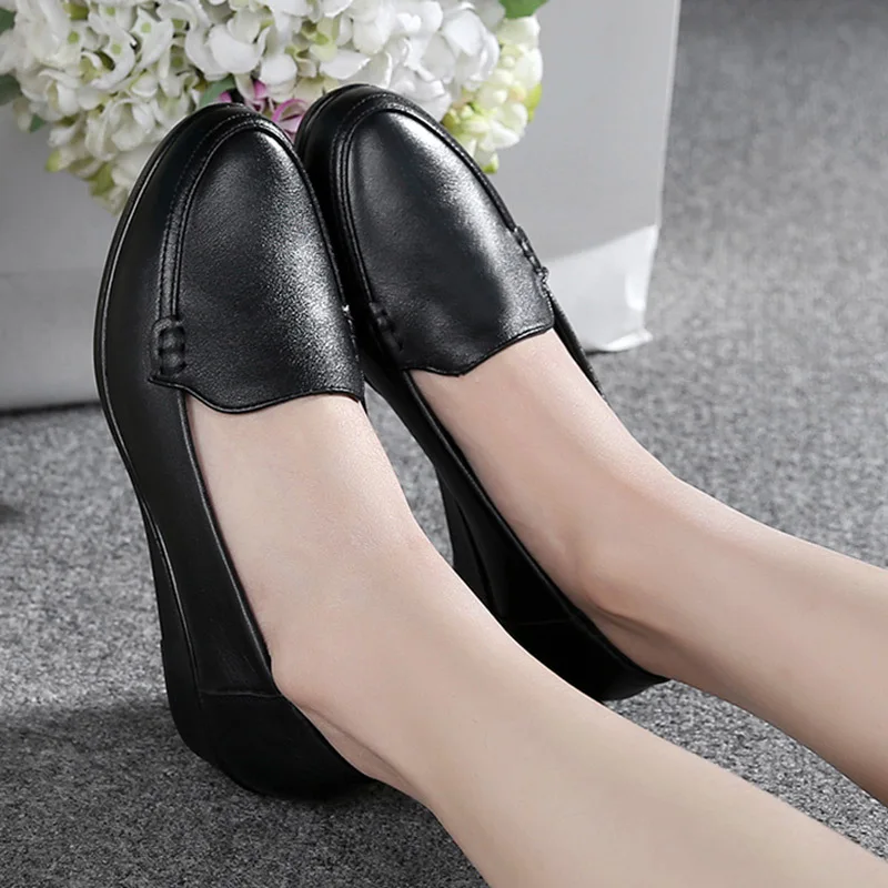 

TIMETANG Mother Old Female Women Shoes Flats Cow Genuine Leather Soild Round Toe Slip On PU Superstar Size 35-41 E156