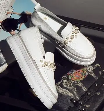 white pearl Маленькие белые туфли из натуральной кожи; два стиля; парусиновая обувь с кисточками и бантом; женские мокасины с жемчужинами и шипами; лоферы - Цвет: white pearl