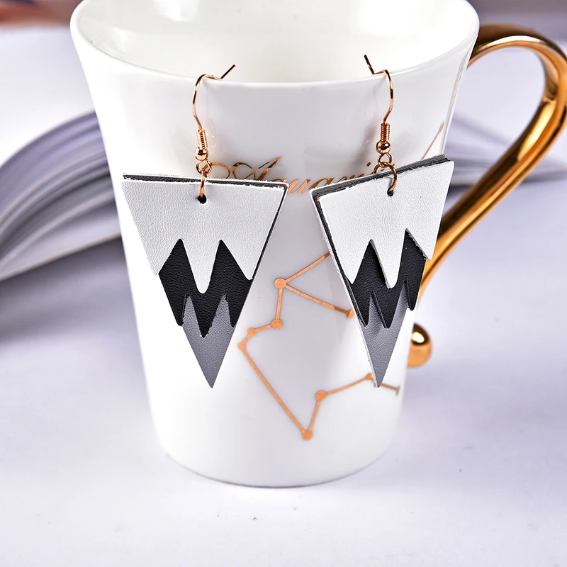 Женские трехслойные серьги Vantage цветные треугольные из натуральной кожи с