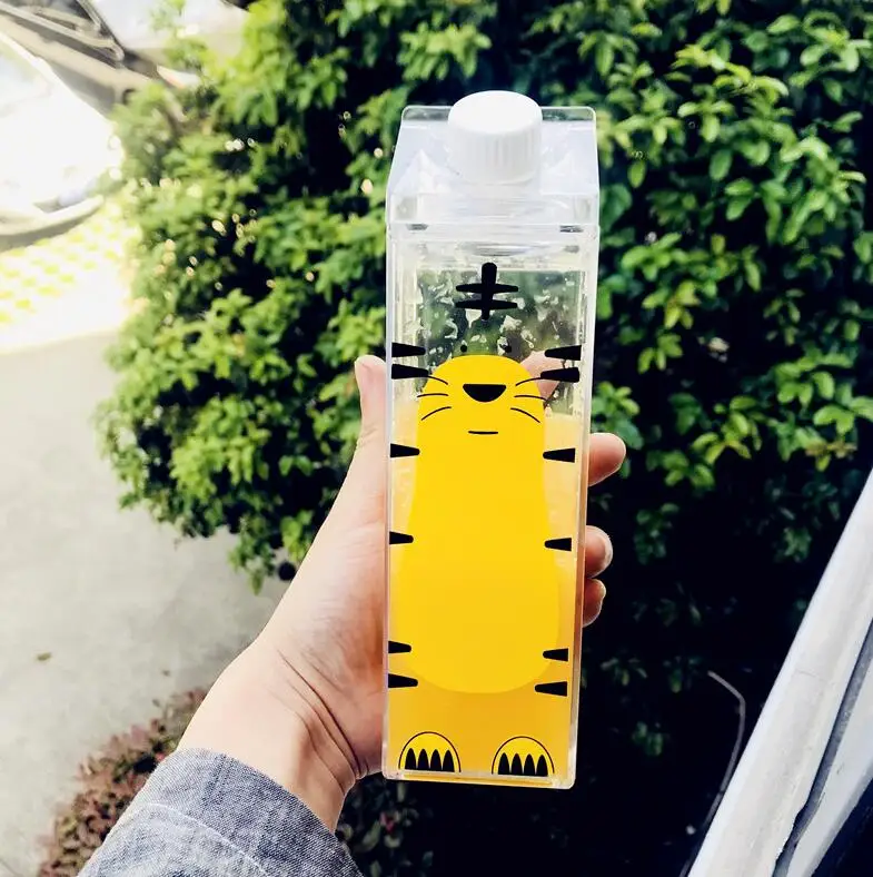Tiger Новинка Bpa бесплатно 500 мл креативная пластиковая бутылка в форме свиньи чай Тигр чайник спортивный открытый сок корова молоко Мультфильм Бутылка - Цвет: Tiger