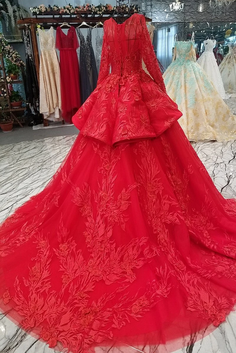 

Red Beaded Quinceanera Dresses Sheer High Neck Sweet 16 Masquerad Lace Appliqued Ball Gowns Tulle Debutante Ragazza Waves Dress