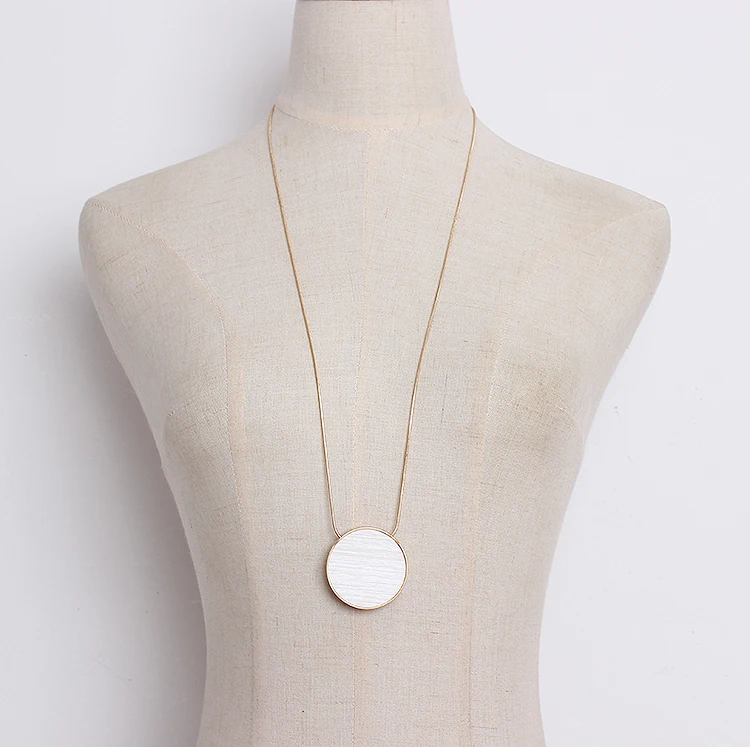 [EAM] New Fashion Temperament Black Circle Crystal Pendant Sweater Necklace Women's Accessories S#N43400