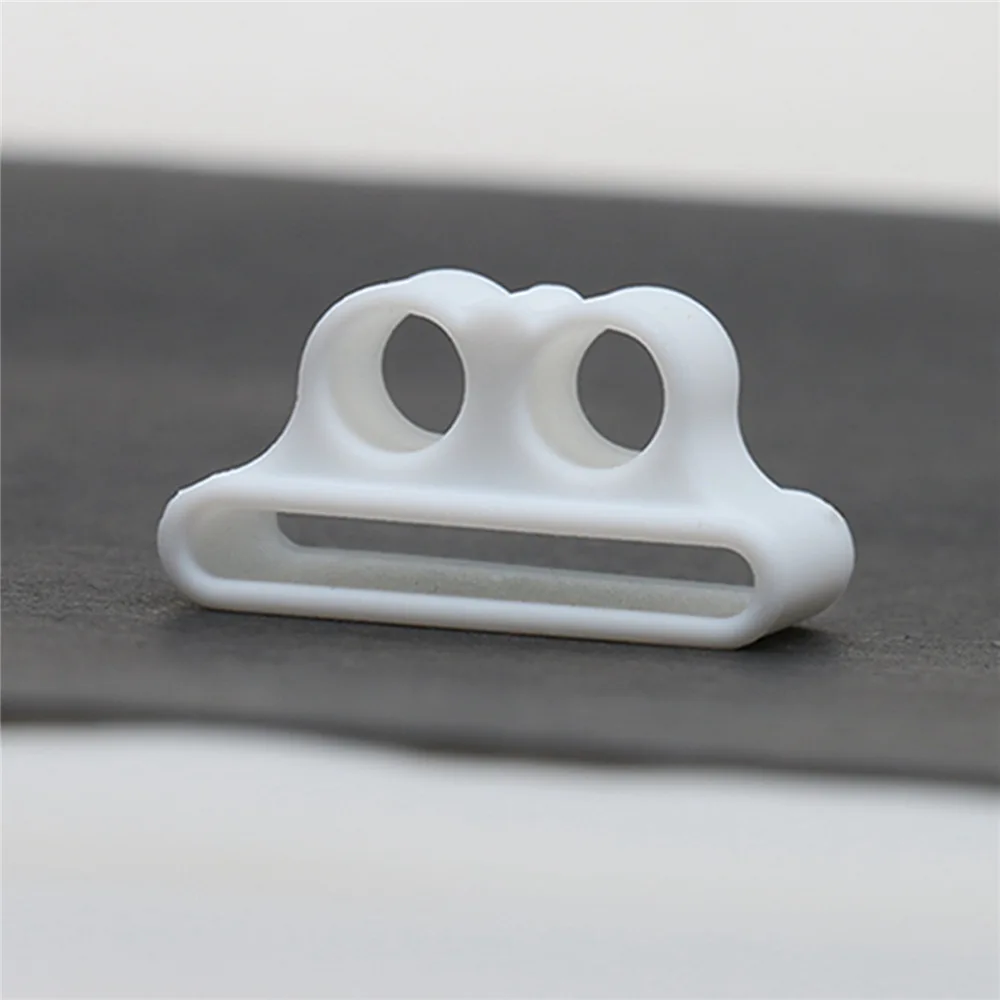 Силиконовый мягкий чехол для наушников Apple AirPods портативных с защитой от потери