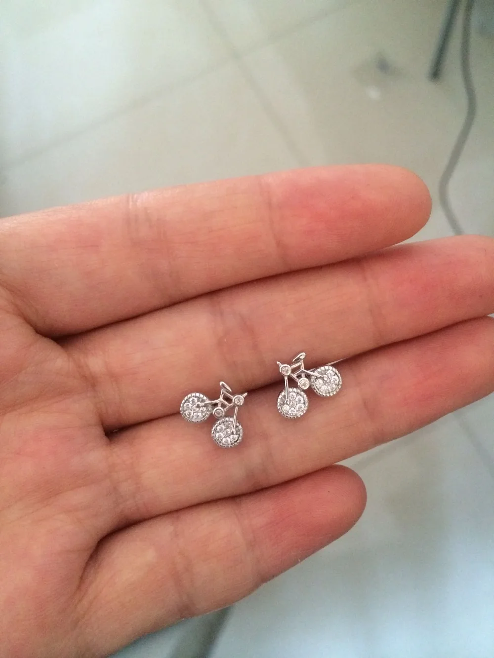 1 пара. Женские серьги гвоздики из серебра 925 пробы с фианитом|gifts glassware|gift bikegift bell |