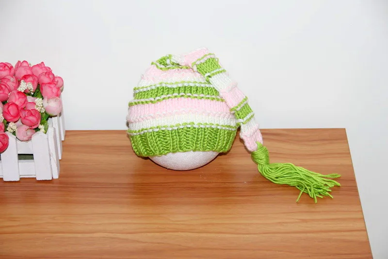 

newborn Stripe elf hat cap , baby stockings hat , Christmas gift new Handmade knitting newborn photography props size:0-1m,3-4m