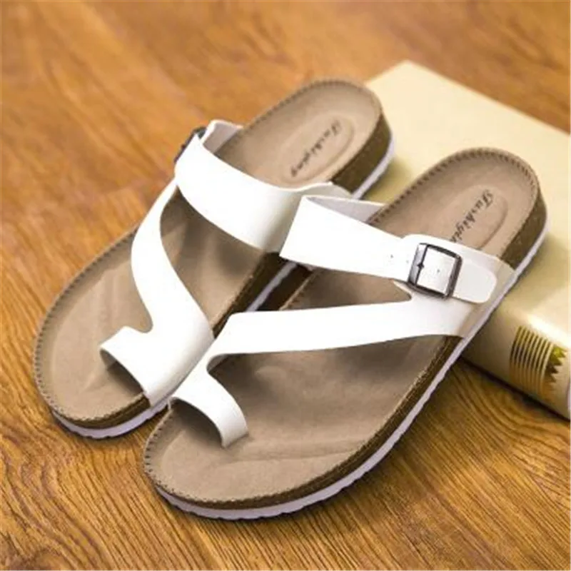 Шлепанцы мужские на плоской подошве модные пляжные сандалии из пробки черные