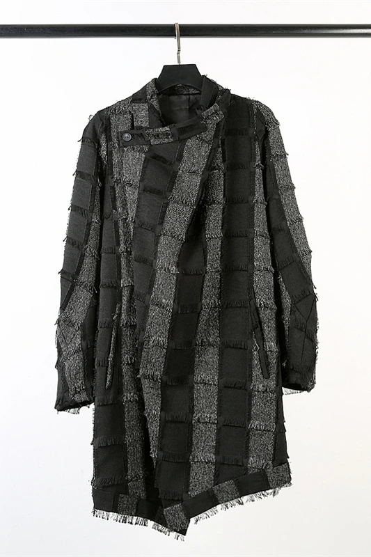 

The spring and autumn male personality is irregular in long paragraph windbreaker black stylist does old burr edge trench coat