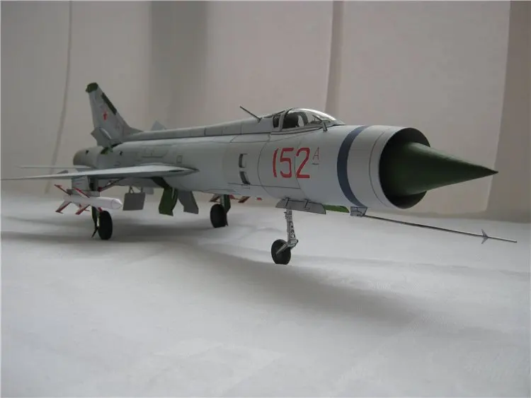 3D бумажная модель российского MIG E-152 истребителя плавников