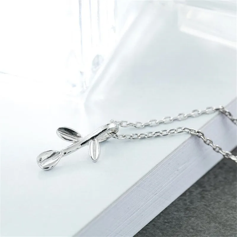 

New Simple Popular Leaf Pendant Student 925 Sterling Silver Jewelry Literary Fashion Three Leaves Necklaces N190